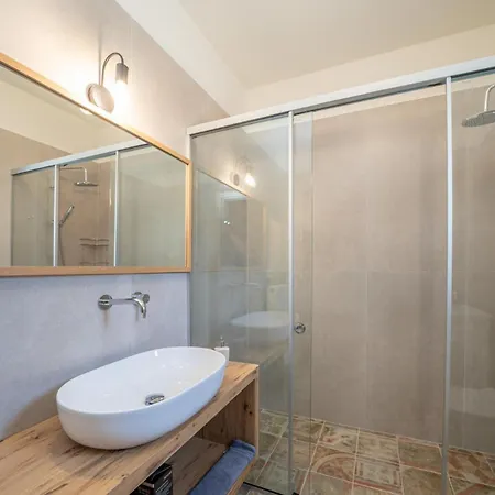 Leonie Villa Fiskardo